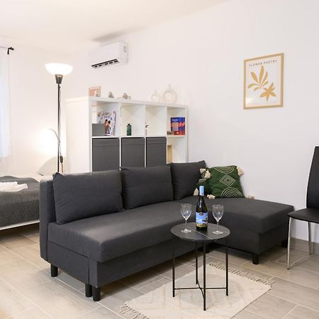 Zentrea Apartman Eger Exteriör bild